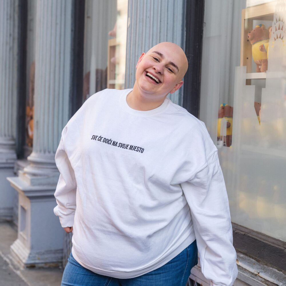 Sve Će Doći Na Svoje Mjesto Embroidered White Sweatshirt